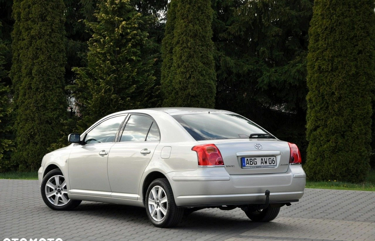 Toyota Avensis cena 17900 przebieg: 211258, rok produkcji 2005 z Dzierzgoń małe 742